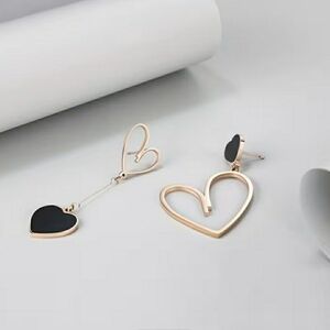 Elegant Black and Gold Asymmetrical Heart  Earrings